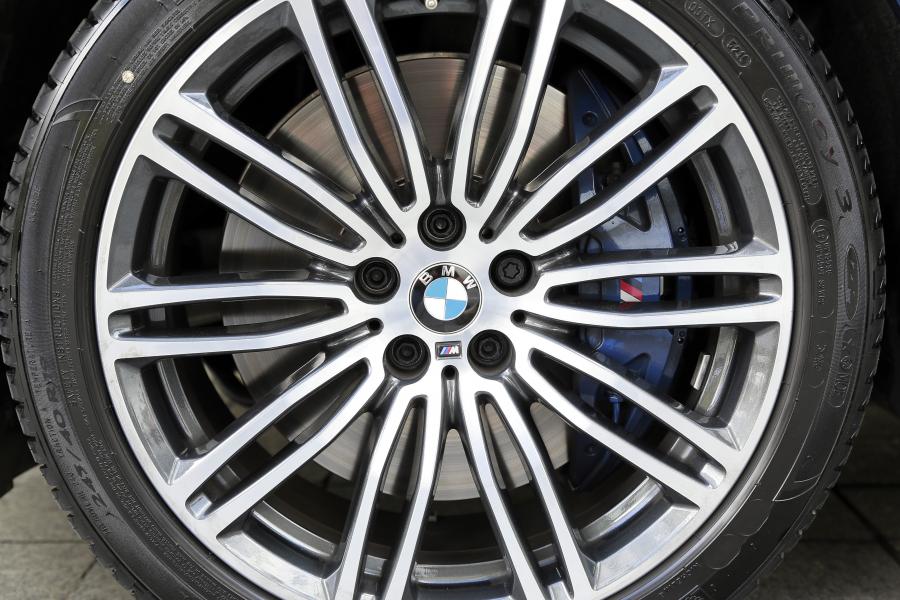 Колеса BMW 540i Sedan M Sport 2017 года  (LA) (фото 17 из 40)